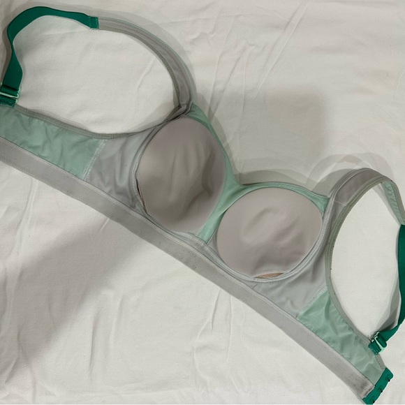 Mint Lululemon Ta-Ta Tamer High Support Bra 34C - Picture 5 of 9
